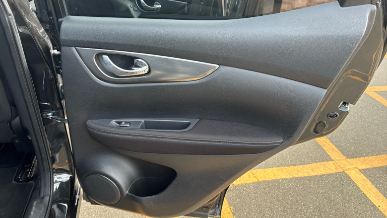 Nissan Qashqai 1.2 DiG-T N-Connecta 5dr Petrol Hatchback